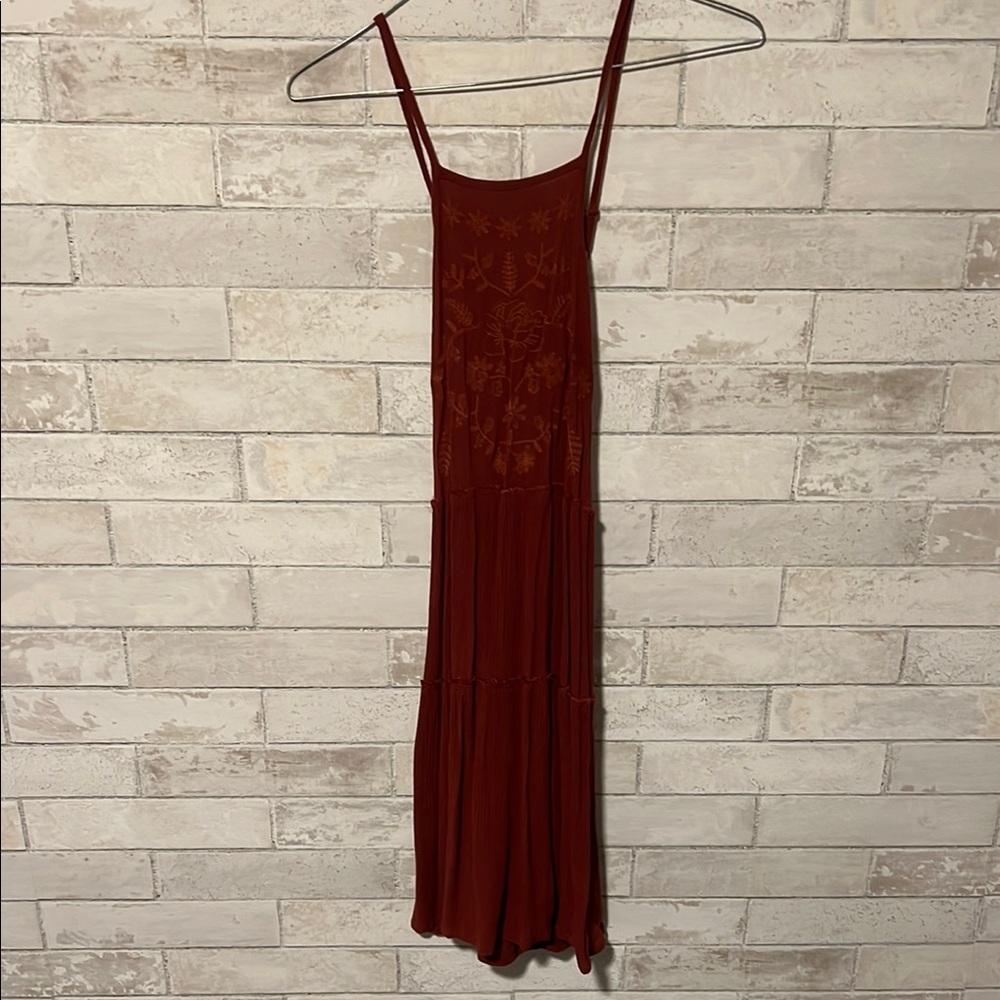 Red knee-length sleeveless sundress with spaghetti straps for cocktail